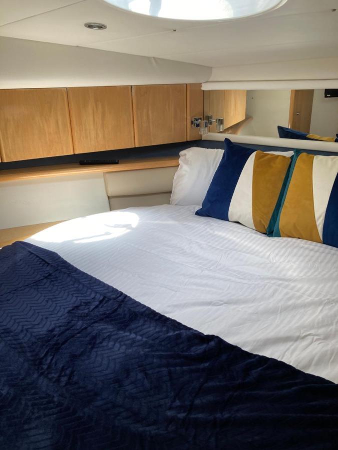 Entire Boat At St Katherine Docks 2 Available Select Using Room Options Londra Esterno foto