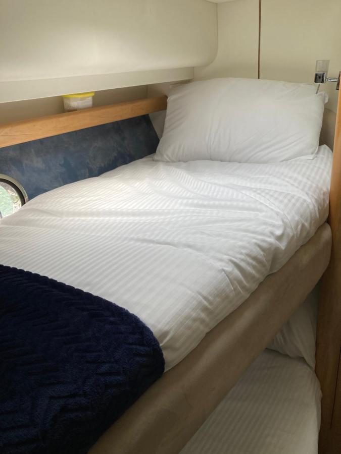 Entire Boat At St Katherine Docks 2 Available Select Using Room Options Londra Esterno foto