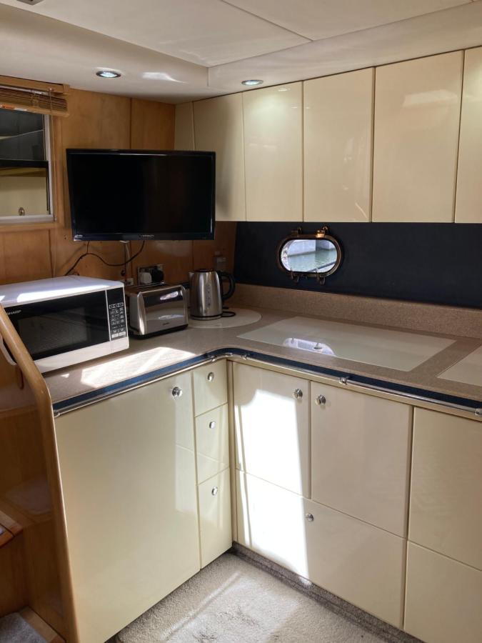 Entire Boat At St Katherine Docks 2 Available Select Using Room Options Londra Esterno foto