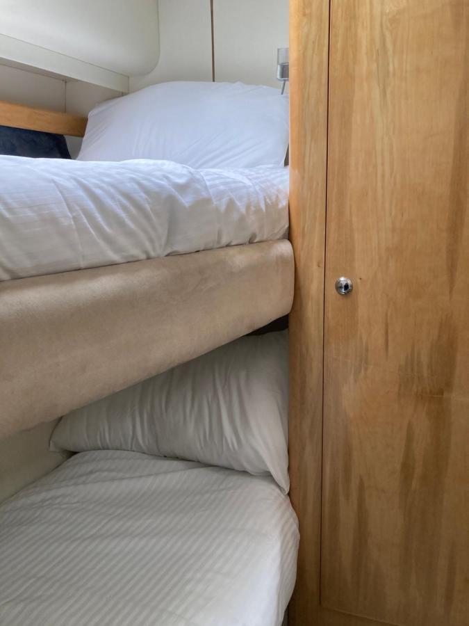 Entire Boat At St Katherine Docks 2 Available Select Using Room Options Londra Esterno foto