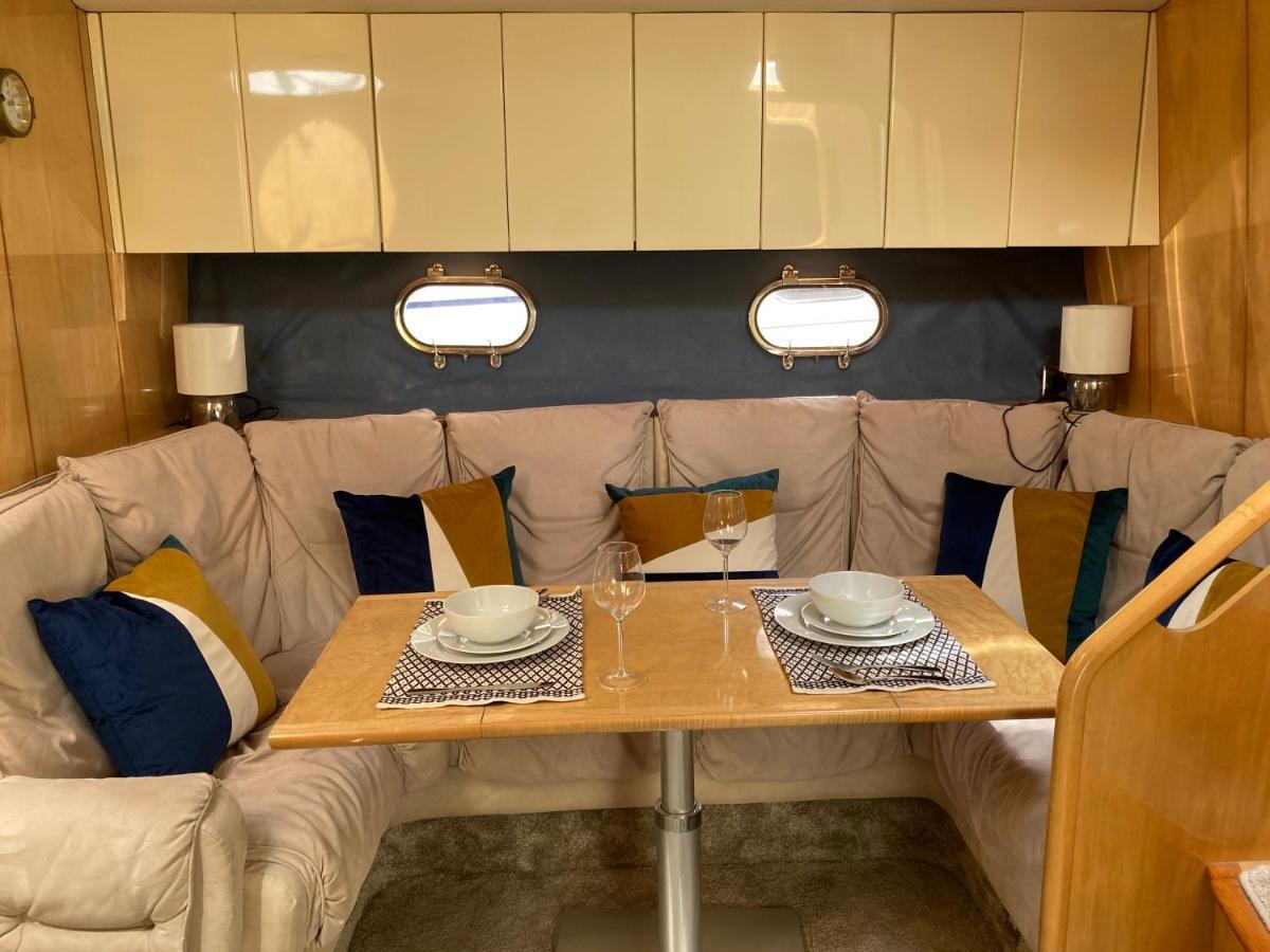 Entire Boat At St Katherine Docks 2 Available Select Using Room Options Londra Esterno foto