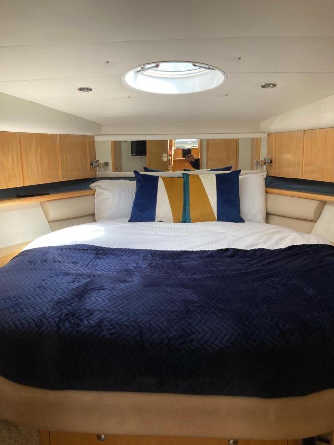 Entire Boat At St Katherine Docks 2 Available Select Using Room Options Londra Esterno foto