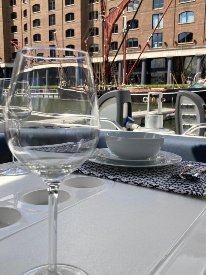 Entire Boat At St Katherine Docks 2 Available Select Using Room Options Londra Esterno foto