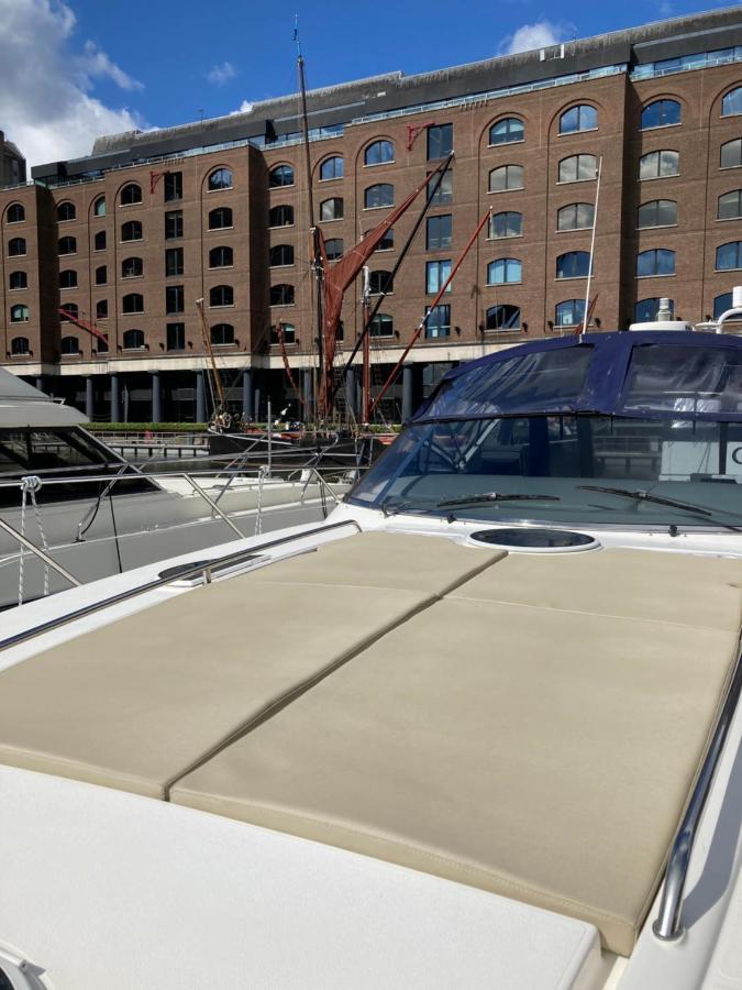Entire Boat At St Katherine Docks 2 Available Select Using Room Options Londra Esterno foto
