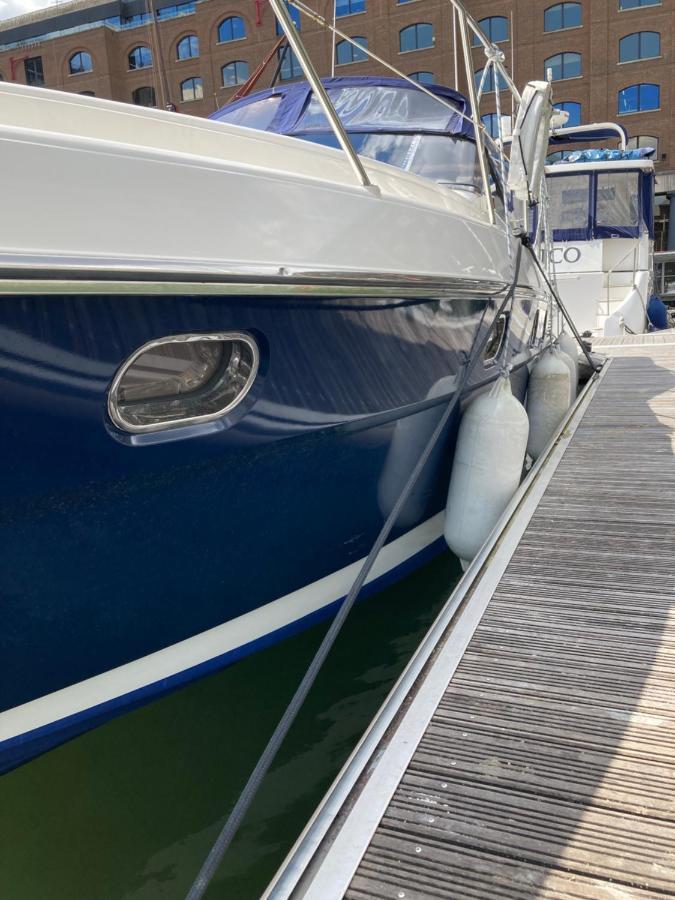 Entire Boat At St Katherine Docks 2 Available Select Using Room Options Londra Esterno foto