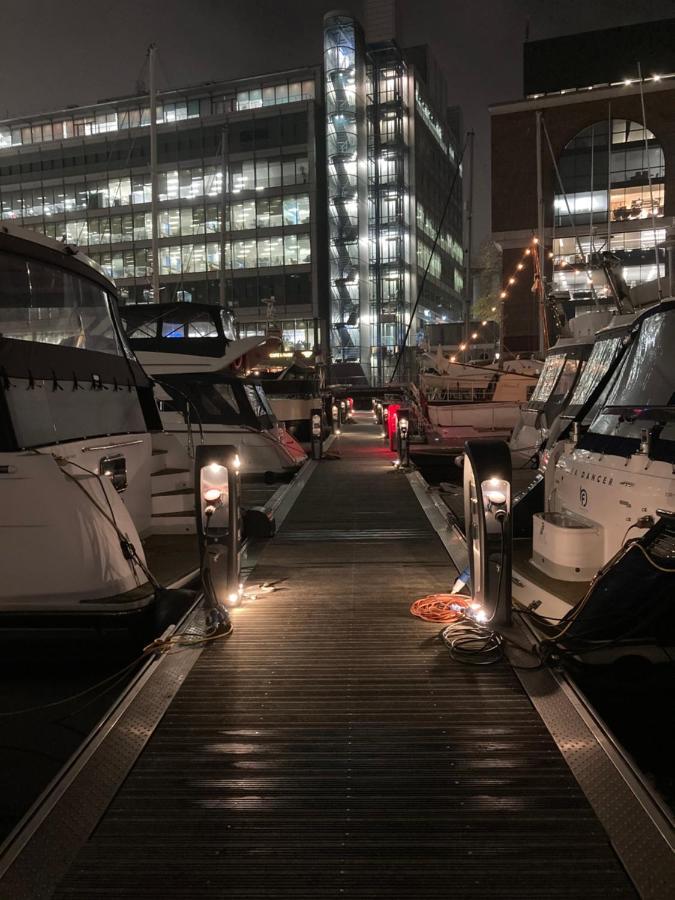 Entire Boat At St Katherine Docks 2 Available Select Using Room Options Londra Esterno foto