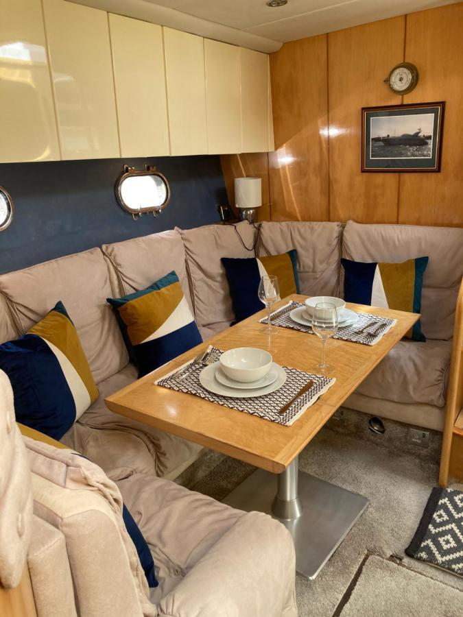 Entire Boat At St Katherine Docks 2 Available Select Using Room Options Londra Esterno foto