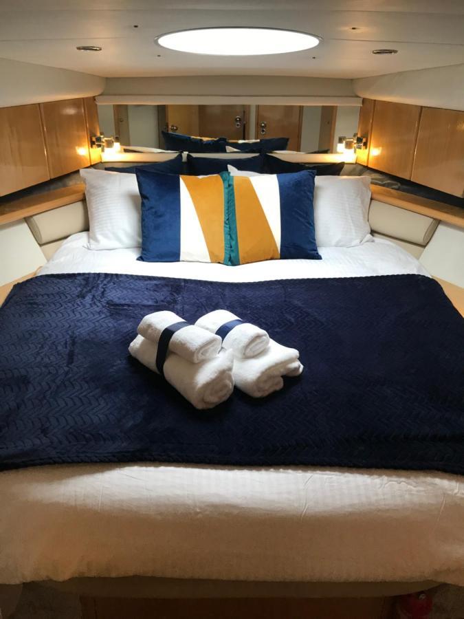 Entire Boat At St Katherine Docks 2 Available Select Using Room Options Londra Esterno foto