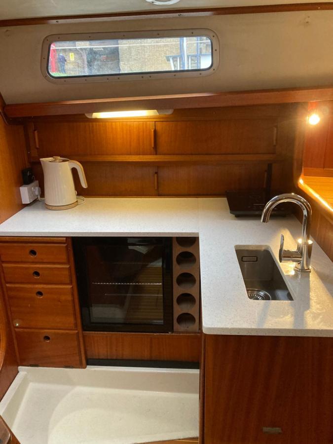 Entire Boat At St Katherine Docks 2 Available Select Using Room Options Londra Esterno foto
