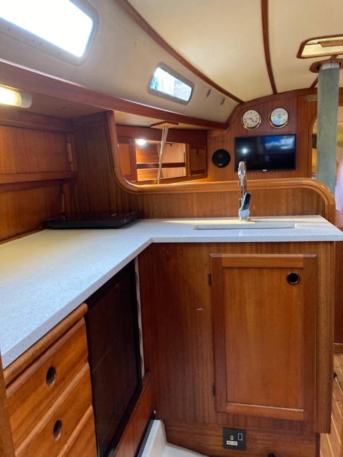 Entire Boat At St Katherine Docks 2 Available Select Using Room Options Londra Esterno foto