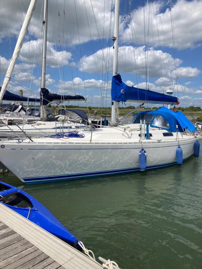 Entire Boat At St Katherine Docks 2 Available Select Using Room Options Londra Esterno foto
