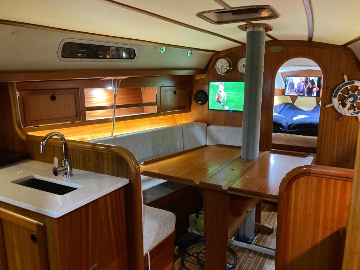 Entire Boat At St Katherine Docks 2 Available Select Using Room Options Londra Esterno foto