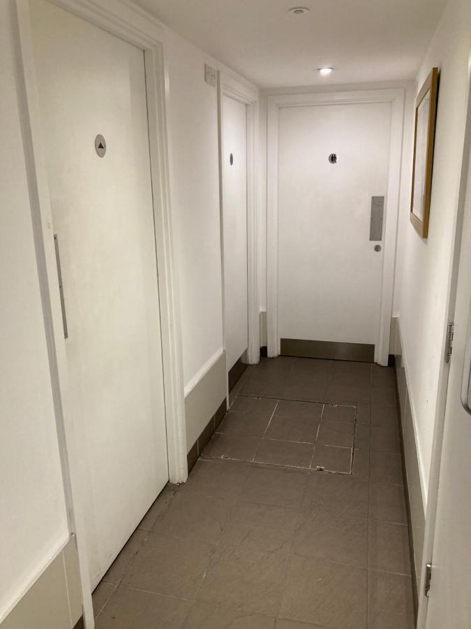 Entire Boat At St Katherine Docks 2 Available Select Using Room Options Londra Esterno foto