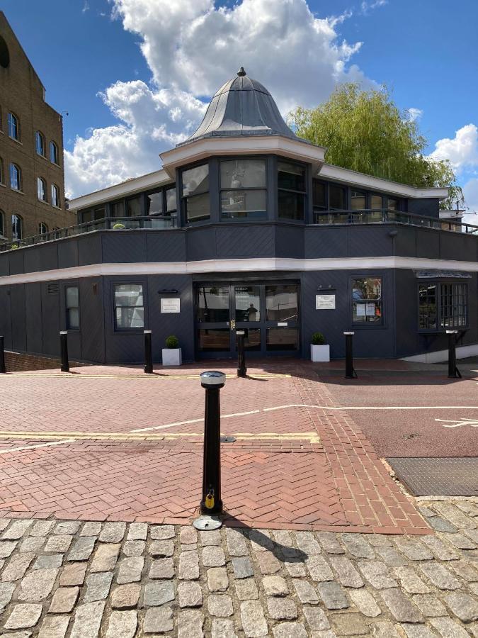 Entire Boat At St Katherine Docks 2 Available Select Using Room Options Londra Esterno foto