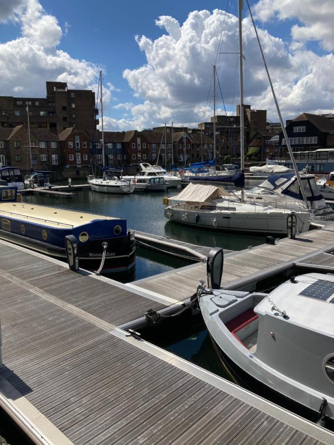 Entire Boat At St Katherine Docks 2 Available Select Using Room Options Londra Esterno foto