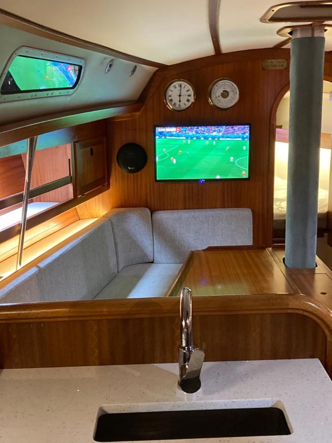 Entire Boat At St Katherine Docks 2 Available Select Using Room Options Londra Esterno foto