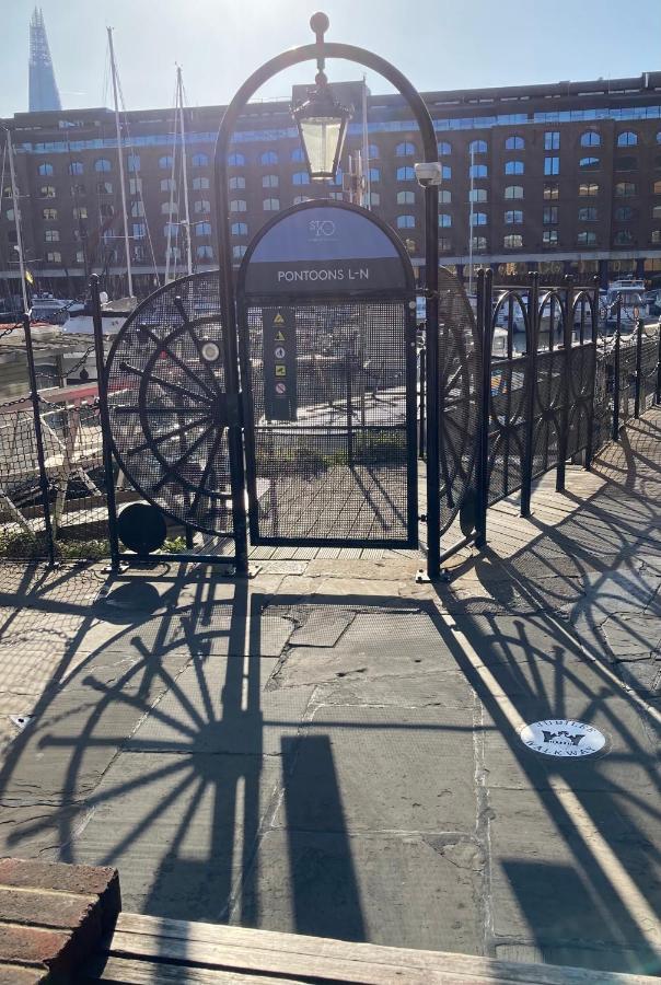 Entire Boat At St Katherine Docks 2 Available Select Using Room Options Londra Esterno foto