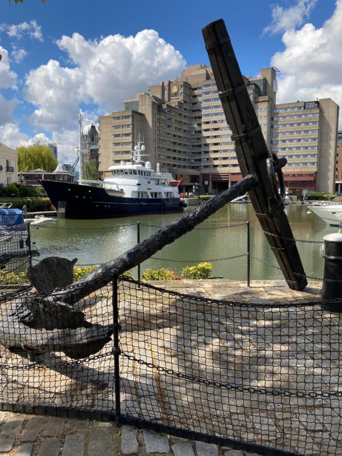 Entire Boat At St Katherine Docks 2 Available Select Using Room Options Londra Esterno foto