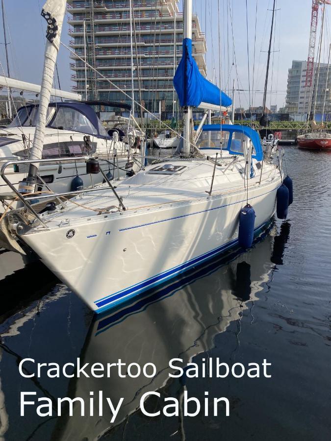 Entire Boat At St Katherine Docks 2 Available Select Using Room Options Londra Esterno foto