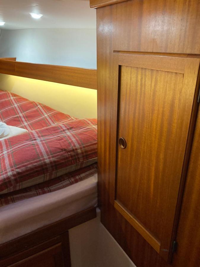 Entire Boat At St Katherine Docks 2 Available Select Using Room Options Londra Esterno foto