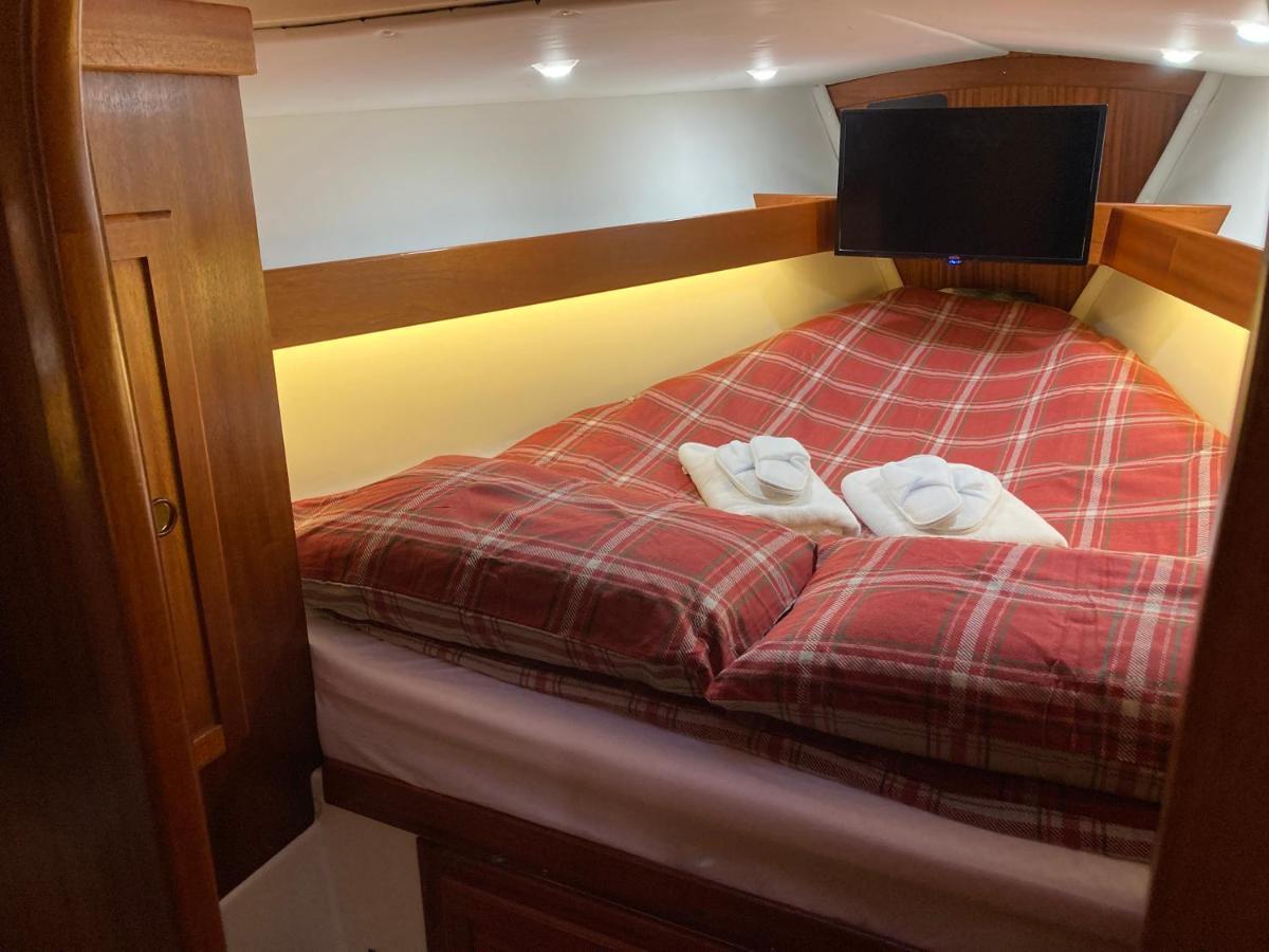 Entire Boat At St Katherine Docks 2 Available Select Using Room Options Londra Esterno foto
