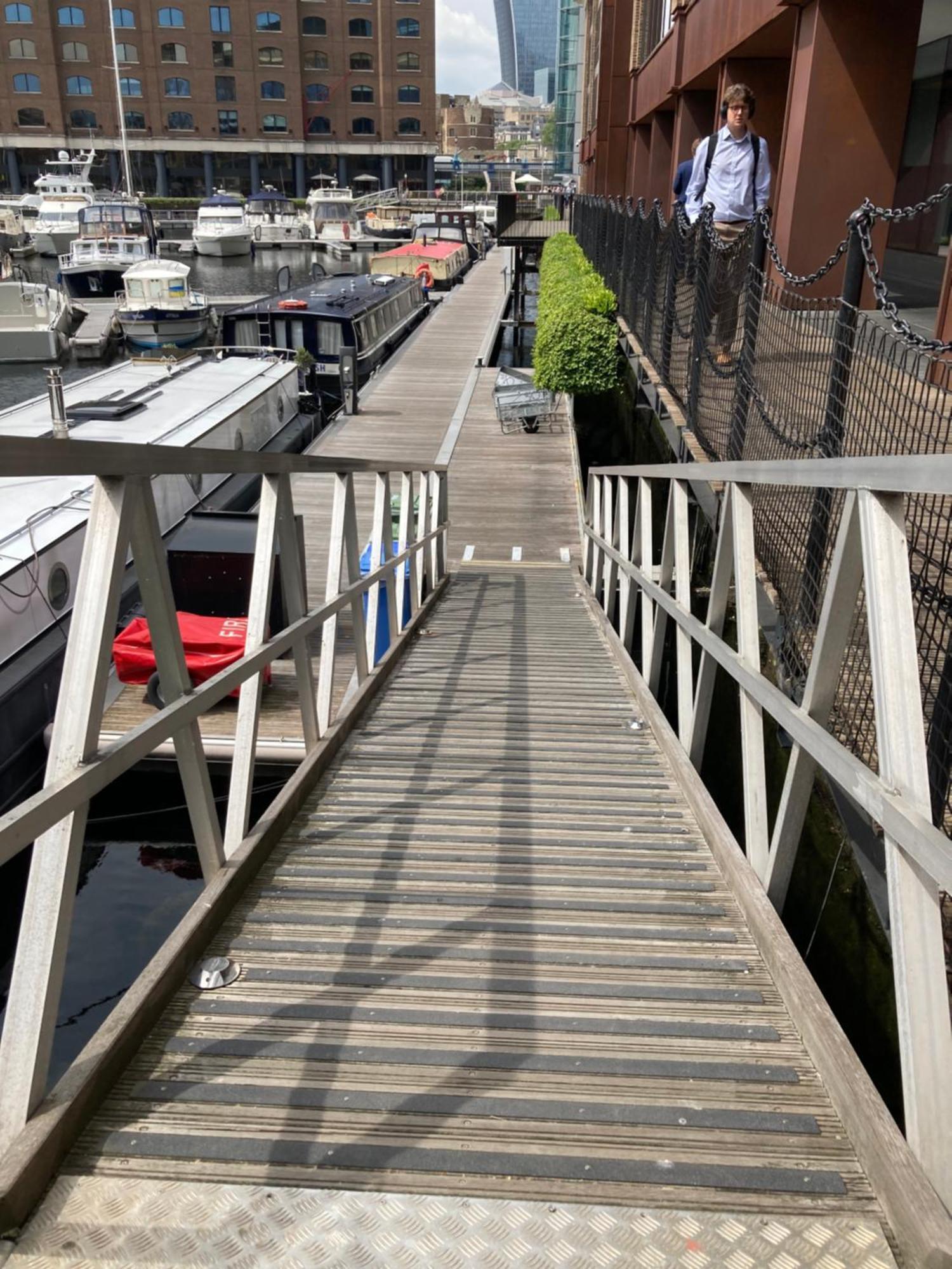 Entire Boat At St Katherine Docks 2 Available Select Using Room Options Londra Esterno foto
